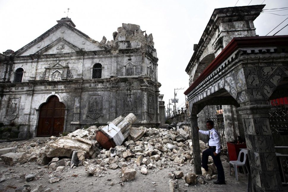 Al menos 73 personas murieron en el sismo de magnitud 7,1 que sacudió este martes por la mañana el centro de Filipinas