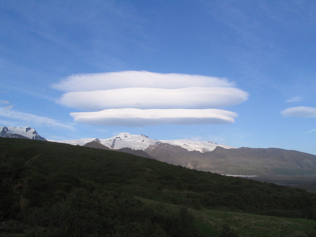 Nube lenticular en Iceland. 