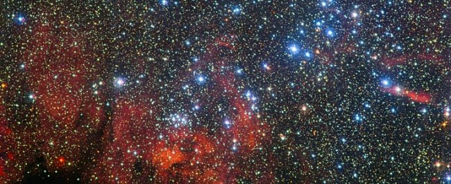 En esta colorida nueva imagen obtenida por el telescopio MPG/ESO de 2,2 metros en el Observatorio La Silla de ESO, en Chile, se ve el cúmulo estelar NGC 3590. ESO/G. Beccari